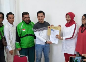 Ratusan Driver Ojol Antar Adytya Daftar Balon Walikota Medan ke PDIP