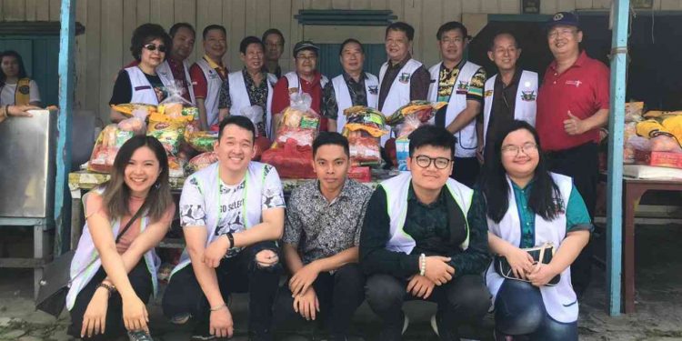 Perkumpulan Teo Chew Bersatu Bagi-bagi Bingkisan Imlek