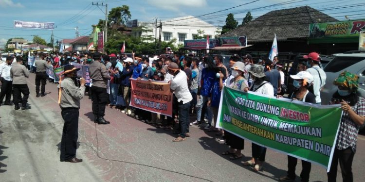 Ratusan Masyarakat Lingkar Tambang Demo Kantor Bupati dan DPRD Dairi