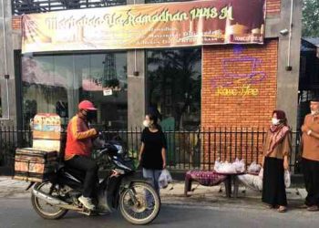 Keluarga Besar RowCoffee Kembali Bagikan Takjil Gratis