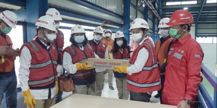 PT UPI Disaksikan BPOM Musnahkan Ratusan Ribu Botol Sirop Obat Unibebi