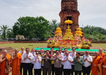 Parlindungan Purba Rayakan Hari Waisak Bersama Sejumlah Tokoh Masyarakat Sumut
