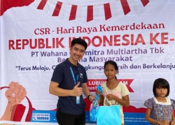 Semarak Kemerdekaan RI ke 78, WOM Finance Bagikan Tempat Sampah