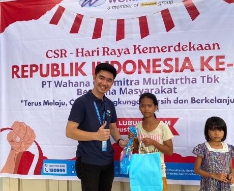 Semarak Kemerdekaan RI ke 78, WOM Finance Bagikan Tempat Sampah