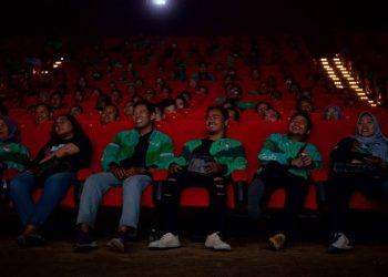 Ratusan Mitra Pengemudi Grab di Medan Nonton Bareng Film Srimulat: Hidup Memang Komedi
