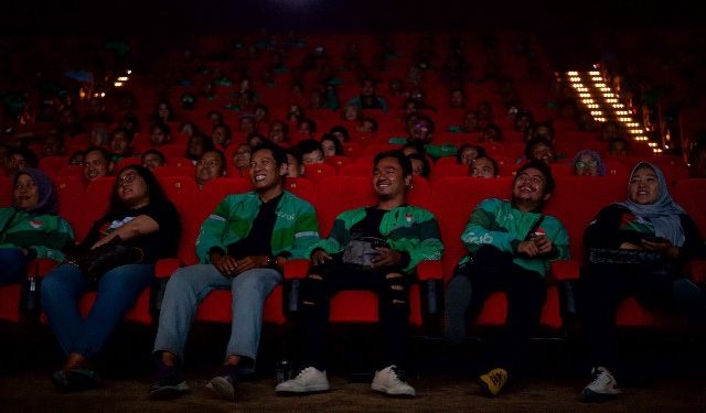 Ratusan Mitra Pengemudi Grab di Medan Nonton Bareng Film Srimulat: Hidup Memang Komedi