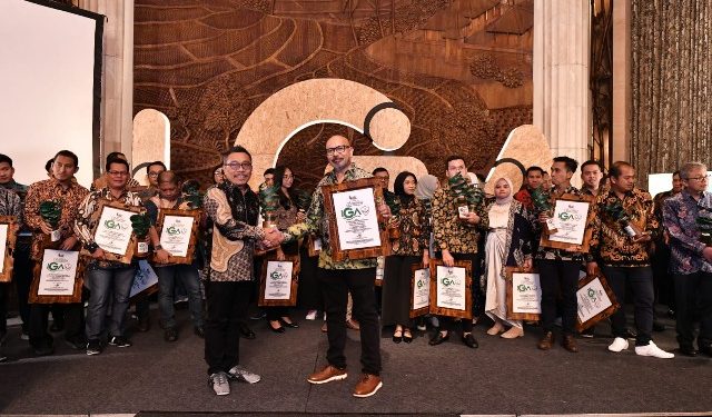 Pertamina Patra Niaga Regional Sumbagut Raih Tujuh Penghargaan dalam Indonesia Green Awards (IGA) 2024