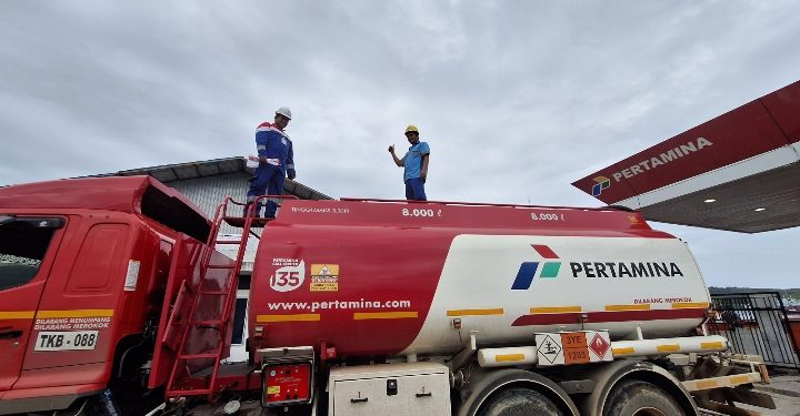 Pertamina Terapkan Distribusi Energi Non Reguler di Pesisir Selatan Sumbar Pasca Banjir