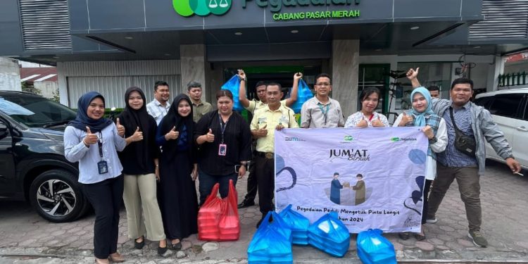 Pegadaian Peduli : Jumat Berkah Mengetuk Pintu Langit 2024