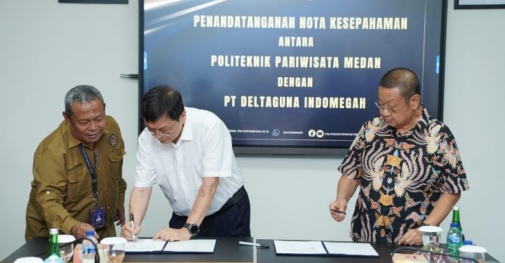 Poltekpar Medan – PT Deltaguna Indomegah Menandatangani MoU Pengembangan Lahan di Desa Hamparan Perak Deliserdang