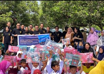 Hotel Santika Premiere Medan Gelar CSR Di Sialang Buah dan Donor Darah Bersama PMI