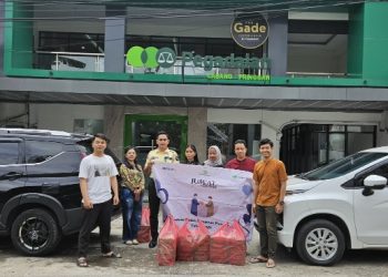 Pegadaian Cabang Pringgan Bagi-bagi Bingkisian Makanan Jumat Berkah