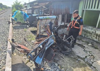 Kelalaian di Perlintasan KA, Penumpang Dirugikan Terlambat Sampai Tujuan