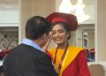 Lulusan Terbaik Universitas Mandiri Bina Prestasi Anggraeni br Sembiring Ajak Anak Muda Meniru dr Sofyan Tan