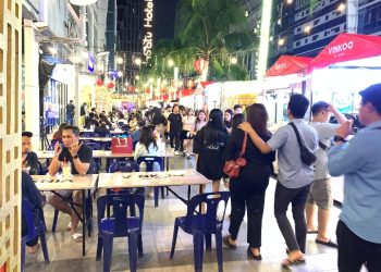 Pengunjung .Mall Centre Point “Serbu” Festival Kuliner dan Bazar Ekshibisi.Vinkoo Jakarta Fest