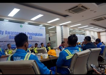 Tingkatkan Budaya K3, PTP Nonpetikemas Gelar Awareness K3 Dan Bagikan APD Untuk TKBM Di Pelabuhan Tanjung Priok