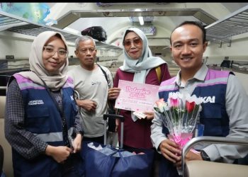 KAI Divre I Sumut Beri Kejutan Ke Pelanggan KA di Hari Valentine