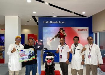 Telkomsel Serahkan Hadiah Sepeda Motor kepada Tujuh Pemenang Program Poin Gembira di Sumatera Utara dan Aceh