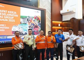 Dua Personel KAI Bandara Cabang Medan Dapat Penghargaan Atas Kepedulian dan Tindakan Menyelamatkan Operasional Kereta Api