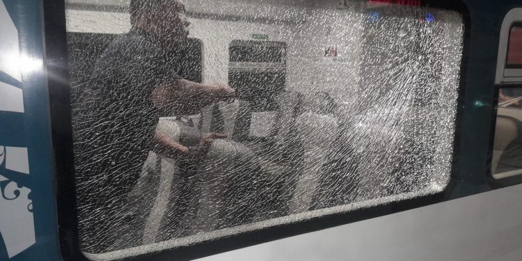 Railink Ingatkan Pelaku Pelemparan Batu ke Kereta Api Dapat Dipidana