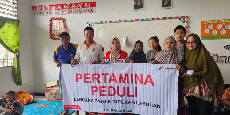 Pertamina Patra Niaga Regional Sumbagut Bantu Warga Pekan Labuhan Pasca Luapan Sungai Deli