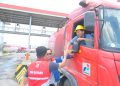 Pertamina Patra Niaga Sumbagut Bantu Korban Banjir di Pekan Labuhan Medan