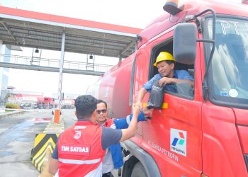 Pertamina Patra Niaga Sumbagut Bantu Korban Banjir di Pekan Labuhan Medan