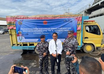Perum BULOG Sumut Kirim Cadangan Beras Pemerintah Ke Nias Sumut Dengan Kapal TNI AL