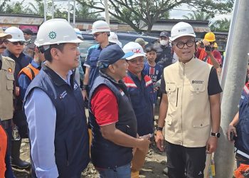 Dirut PTPN IV dan Direktur Hubungan Kelembagaan PTPN I Dampingi COO Danantara Tinjau Pembangunan Huntara di Aceh