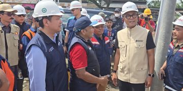 Dirut PTPN IV dan Direktur Hubungan Kelembagaan PTPN I Dampingi COO Danantara Tinjau Pembangunan Huntara di Aceh