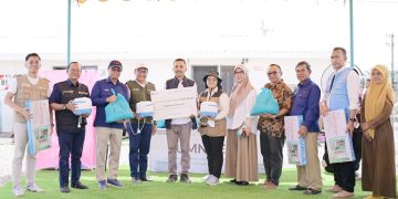 Danantara, FHCI dan Alumni FE USU Berikan 600 Paket Logistik kepada Penghuni Huntara Aceh