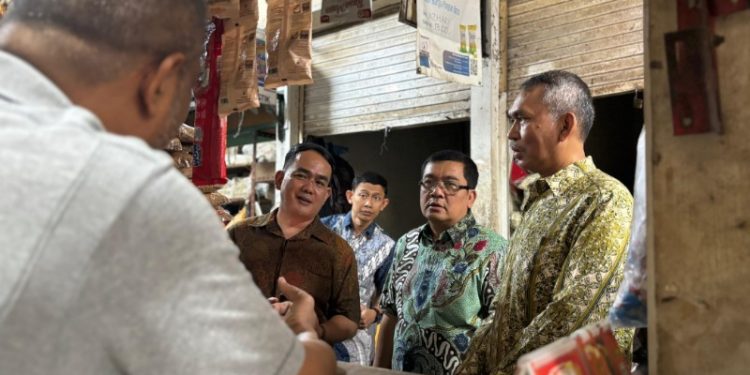 Dewan Pengawas Bulog Sidak Pasar, Pastikan Pasokan Beras SPHP dan Minyak Goreng