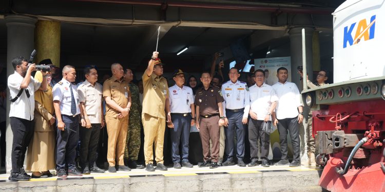 Gubernur Sumut Bobby Nasution Lepas Pemudik Program Mudik Gratis dengan Kereta Api di Stasiun Medan