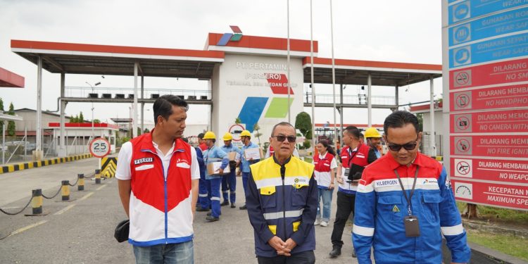 Pertamina Patra Niaga Regional Sumbagut Pastikan Kesiapan Layanan Energi Jelang Arus Balik Lebaran Bersama Staf Khusus Menteri ESDM