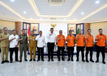 Gubernur Sumatera Utara Muhammad Bobby Afif Nasution Terima Penghargaan Dari Badan Nasional Pencarian dan Pertolongan