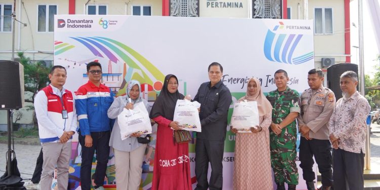 Pertamina Patra Niaga Regional Sumbagut Salurkan 1.000 Paket Sembako Lewat Pasar Murah di Lhokseumawe Aceh