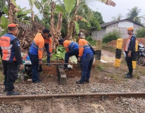 KAI Divre I Sumut Amankan Perjalanan Kereta Api Melalui Penertiban 25 Titik Perlintasan Sebidang