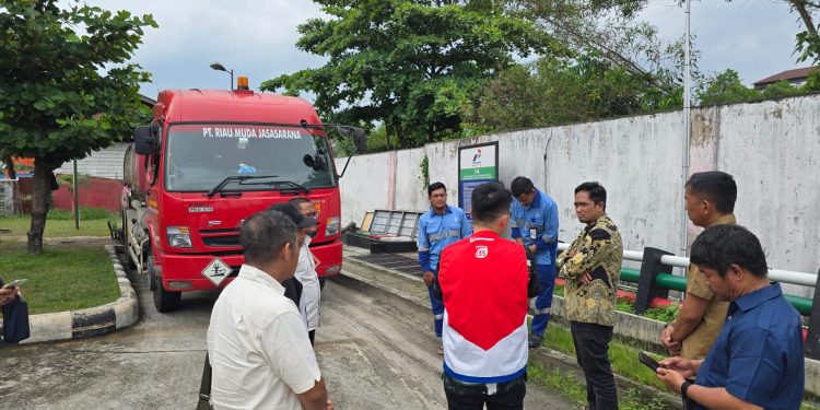 Pertamina Patra Niaga Regional Sumbagut bersama Pemprov Riau Tinjau SPBU, Imbau Masyarakat Beli BBM Sesuai Kebutuhan