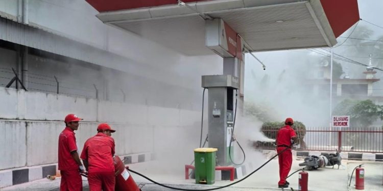 Pertamina Patra Niaga Regional Sumbagut Gelar Simulasi Penanggulangan Keadaan Darurat di Padang Untuk Perkuat Kesiapsiagaan Penanganan Kebakaran SPBU