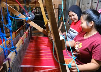 Pertamina Patra Niaga Regional Sumbagut Dukung Sakkamadeha Kembangkan Tenun Ulos sebagai Kekuatan Ekonomi Kreatif Berkelanjutan