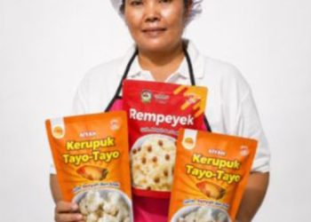 Martalena Manalu Pemilik UMKM AIVAH di Balige Sumut Olah Ikan Invasif Red Devil Jadi Makanan Ringan