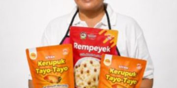 Martalena Manalu Pemilik UMKM AIVAH di Balige Sumut Olah Ikan Invasif Red Devil Jadi Makanan Ringan