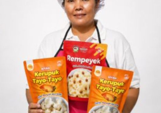 Martalena Manalu Pemilik UMKM AIVAH di Balige Sumut Olah Ikan Invasif Red Devil Jadi Makanan Ringan