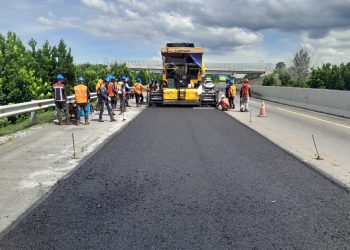 PT Hakaaston Rampungkan Pemeliharaan Aspal Tol Kayu Agung – Palembang untuk Jaga Kenyamanan Pengguna Jalan di Masa Libur Panjang