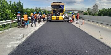 PT Hakaaston Rampungkan Pemeliharaan Aspal Tol Kayu Agung – Palembang untuk Jaga Kenyamanan Pengguna Jalan di Masa Libur Panjang