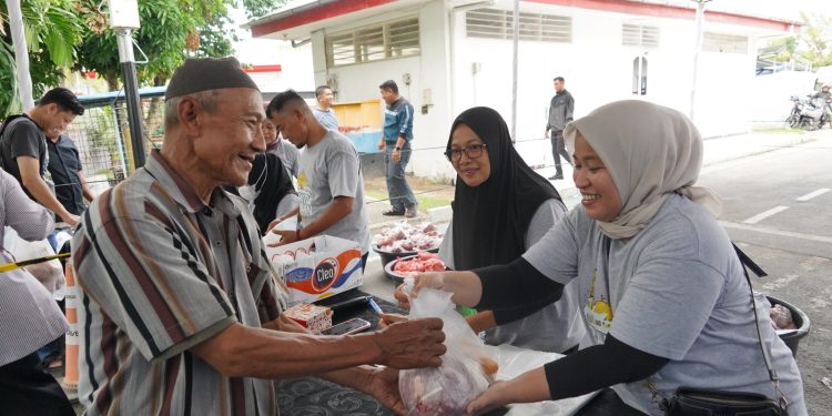 Pertamina Patra Niaga Regional Sumbagut Salurkan Bantuan Hewan Kurban 163 Ekor Sapi dan 98 Kambing Untuk Masyarakat