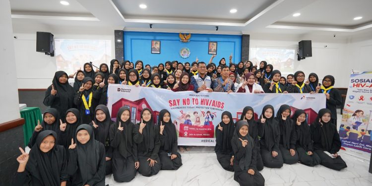 PT Pertamina Patra Niaga Sumbagut Edukasi Siswa SMA Al-Azhar Medan tentang Pencegahan HIV/AIDS
