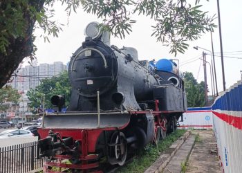 KAI Divre I Sumut Rawat Monumen Lokomotif DSM 38 Berusia 113 Tahun