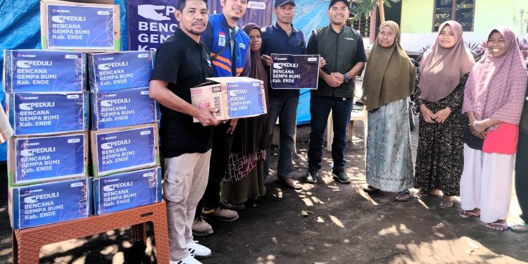 Seluruh BTS Pulih, XLSMART Salurkan Bantuan Lanjutan bagi Masyarakat Terdampak Bencana di NTT