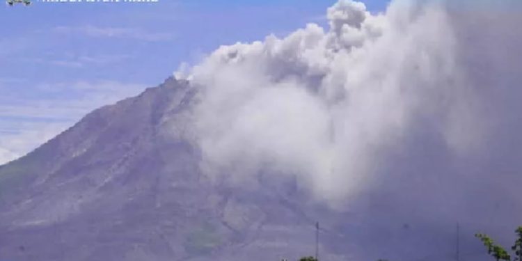 Kolom Erupsi Gunung Sinabung Capai 3.500 Meter, Status Naik Jadi Siaga